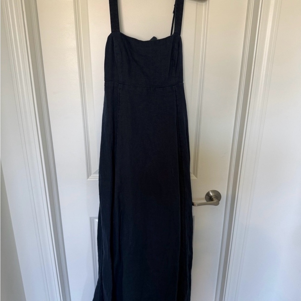 Abercrombie and Fitch Premium Linen
Bow Back Maxi Dress - Picture 2 of 4